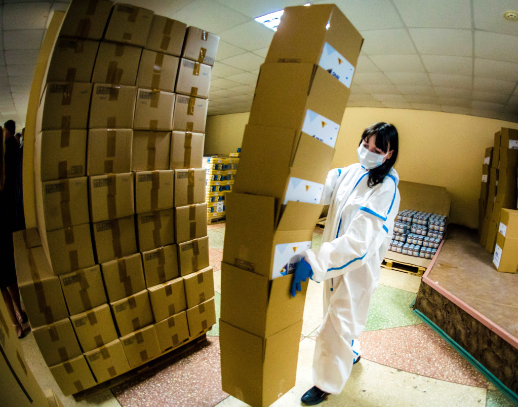 Благотворительный фонд РМК передал нуждающимся на Южном Урале почти 20 тысяч продуктовых наборов (4).jpg
